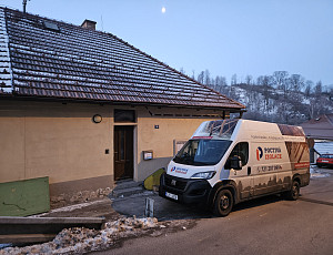 Zateplení stropu zděného domu pomocí foukané izolace